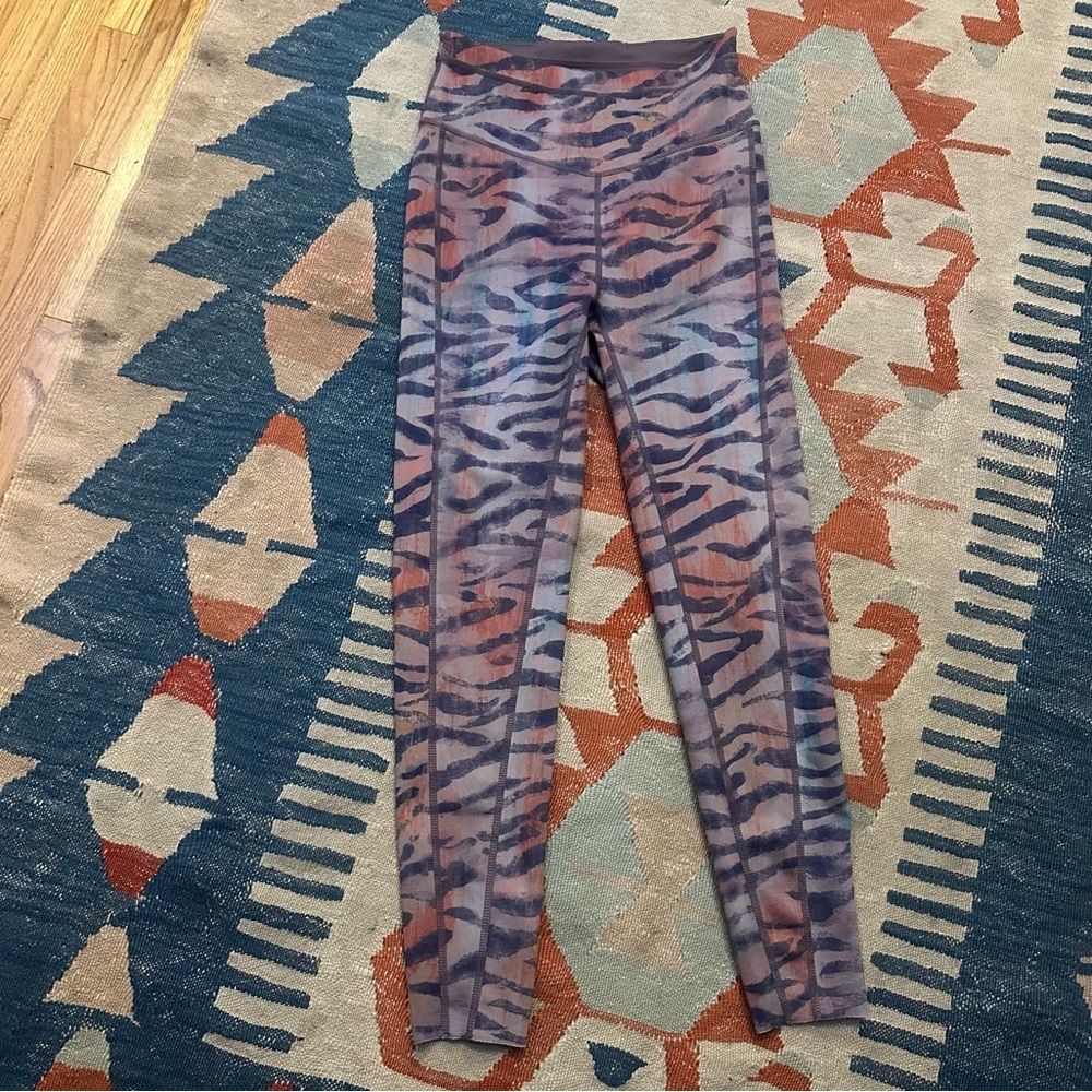 Free People Beat The Heat Zebra Colorful reversible leggings size small - Picture 2 of 13